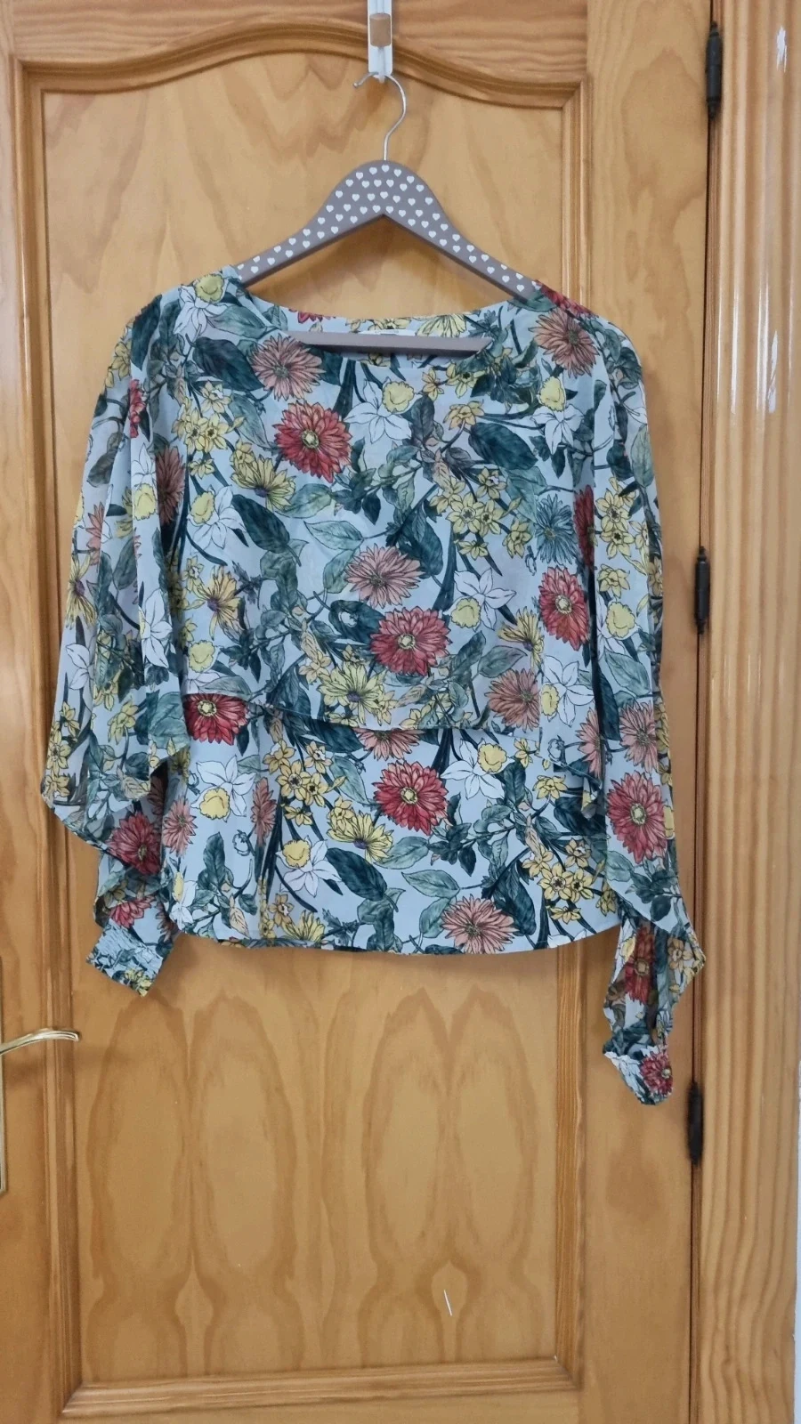 Preciosa blusa estampada flores