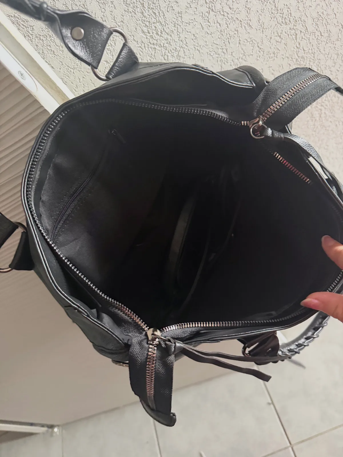 Sac style city noir en similicuir noir  – Sans marque – taille Taille unique 3
