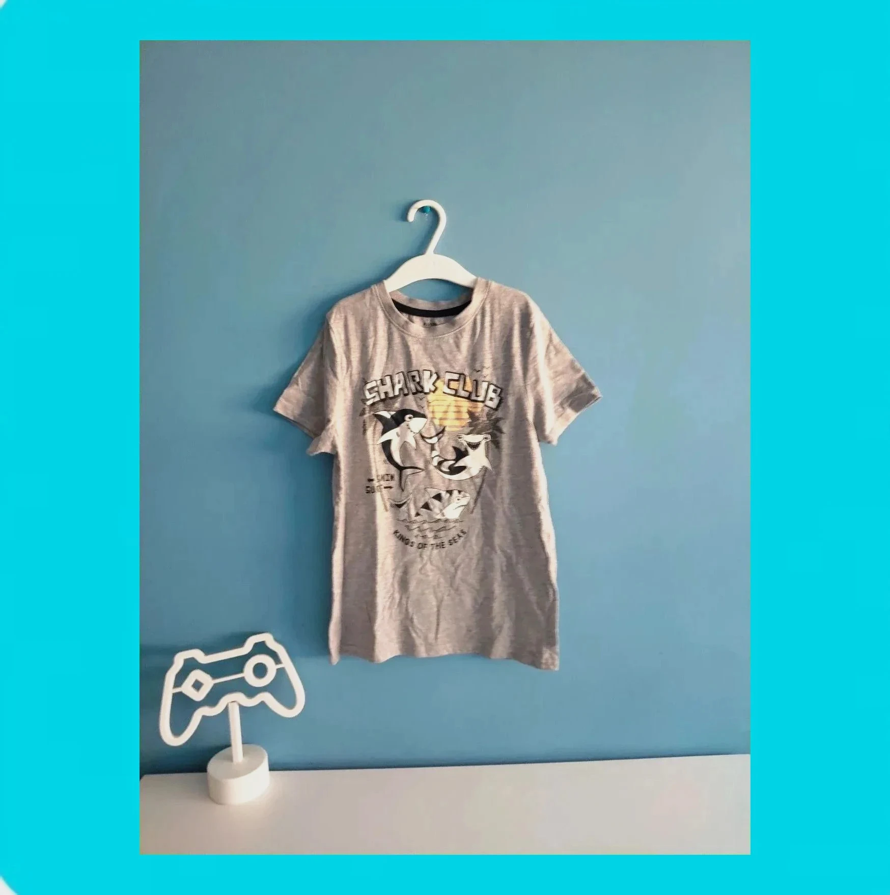 🩵 Camiseta Niño Tiburones 🩵 – Kiabi – taille 10 ans / 140 cm
