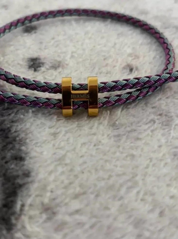 Bracelet tressé ajustable lettre H – Hermès – violet, blanc et gris – taille M 2
