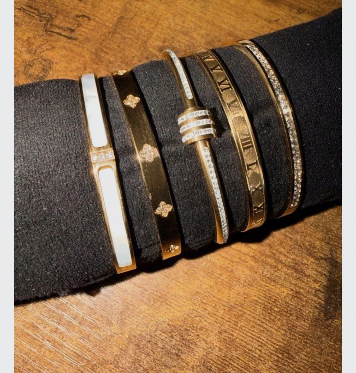5 bracelets rigides dorés élégant inoxydable – Vintage Dressing – taille Taille unique