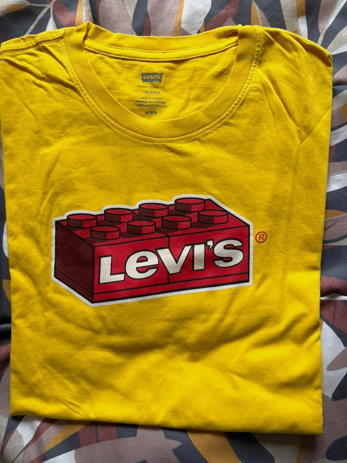T-shirt jaune édition limitée LEGO