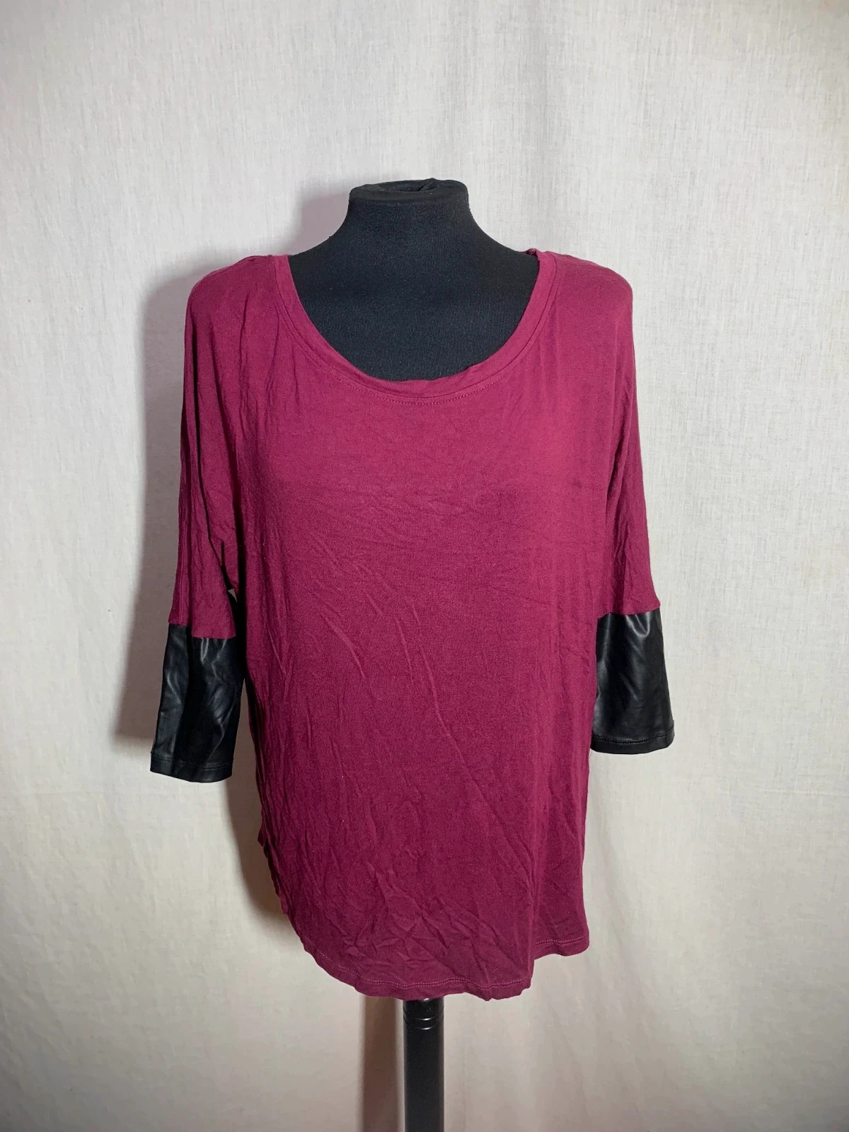 Camiseta Burdeos | Burgundy T-Shirt | Inside