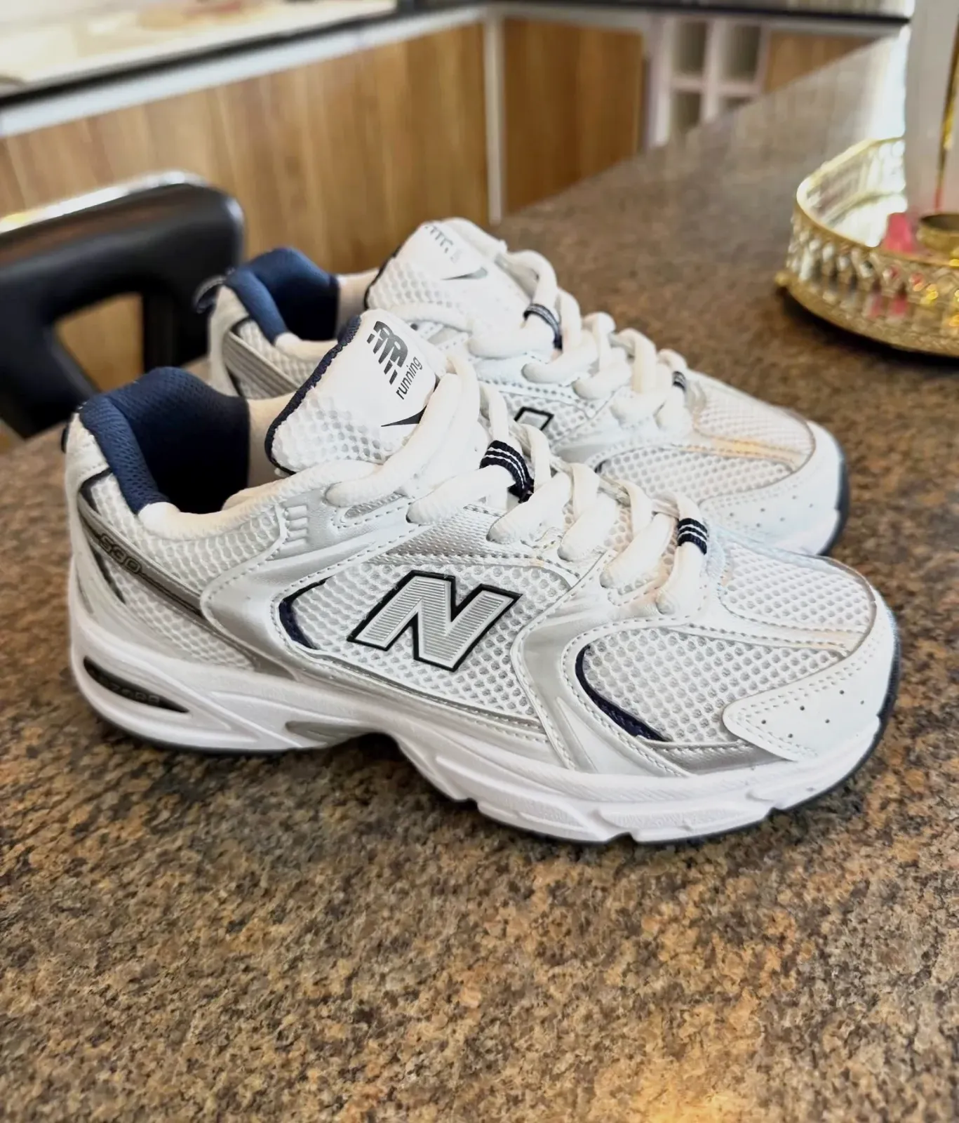 New Balance 530 blanc bleu enfant – New Balance – blanc et bleu marine 3