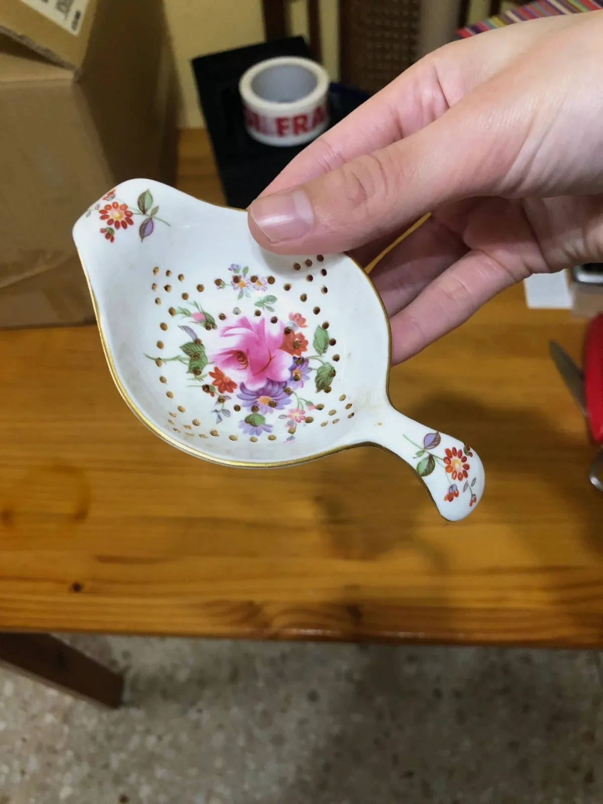 Lote Decorativo: Bone China, Cristal y Más – Variadas. 3
