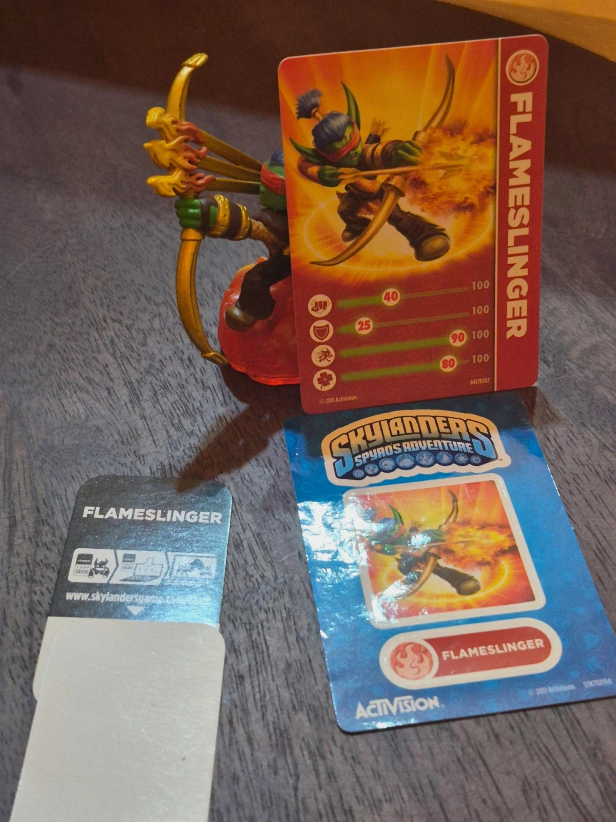 Figurine Skylanders - Flameslinger (Série 2) + Carte & Accessoires