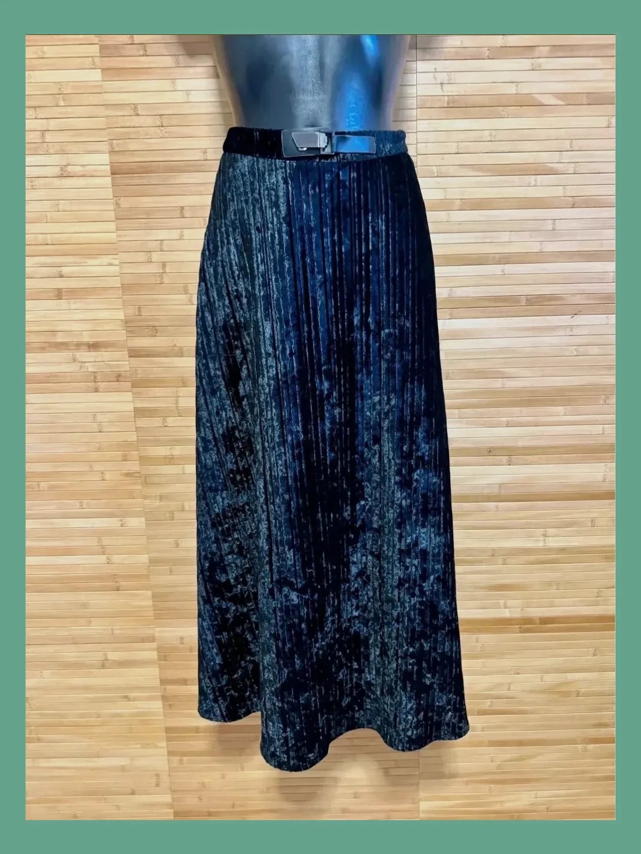 Preciosa falda larga de terciopelo Studio F, talla XS 😍