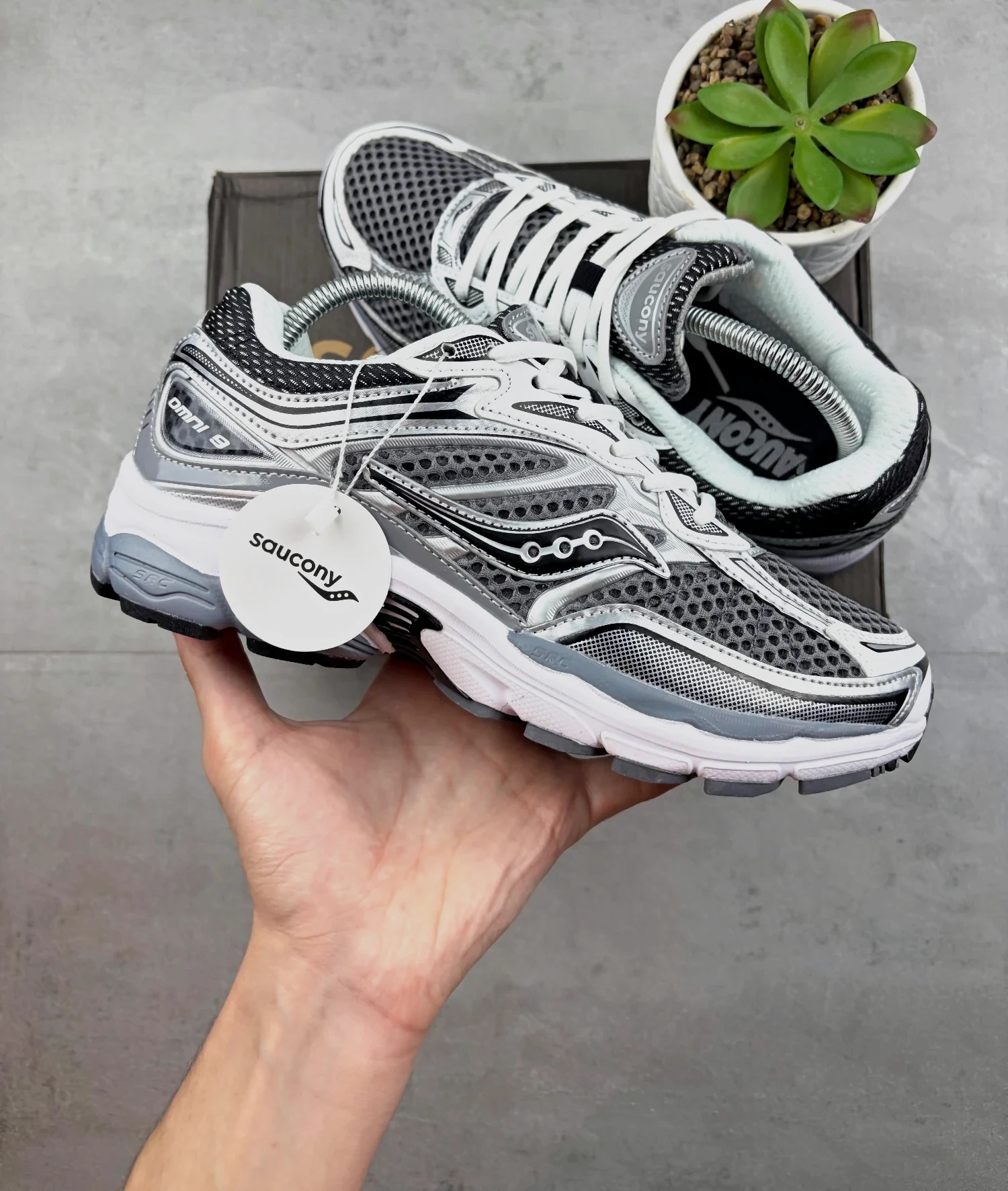 Saucony Progrid Omni 9 Gris / Taille 43