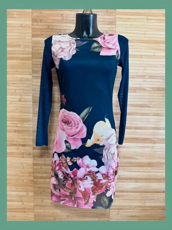 Divino vestido flores marca Culito from spain , talla S , elástico 😍