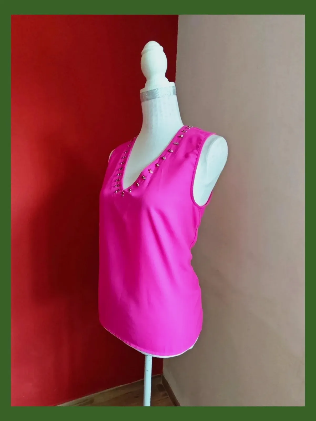 🌺Blusa fucsia con remaches dorados en escote – Sfera Basic – taille M / 38 / 10 2