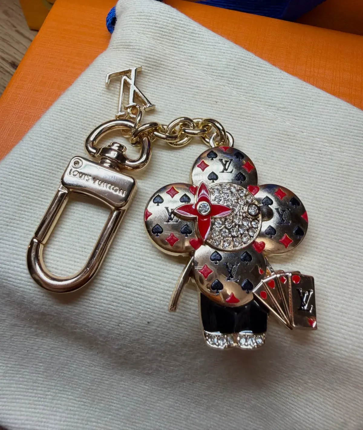 Louis Vuitton porte-clés fleur rose doré – Louis Vuitton – rose et doré – taille S 4
