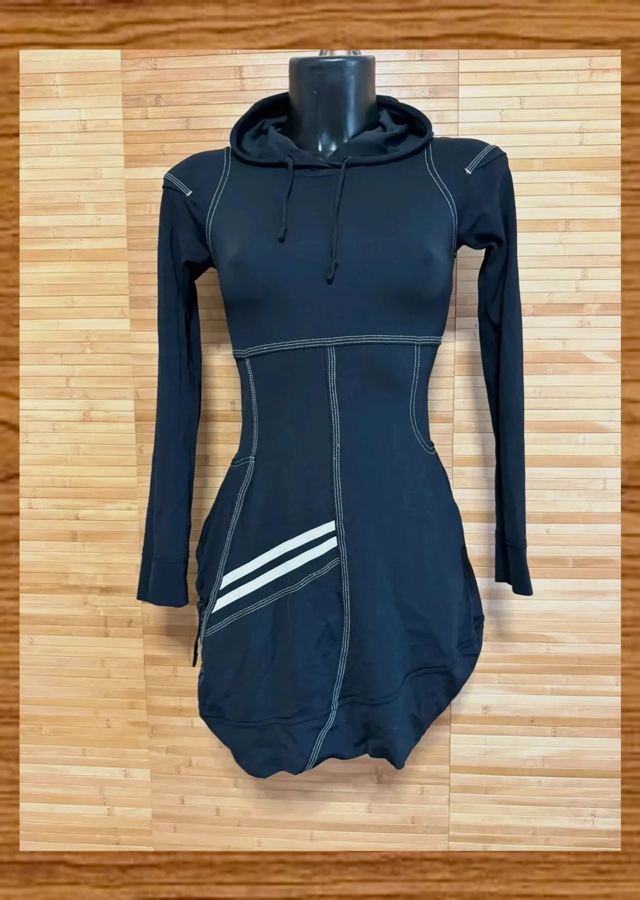 Divino vestido con capucha talla 36 , elástico 😍