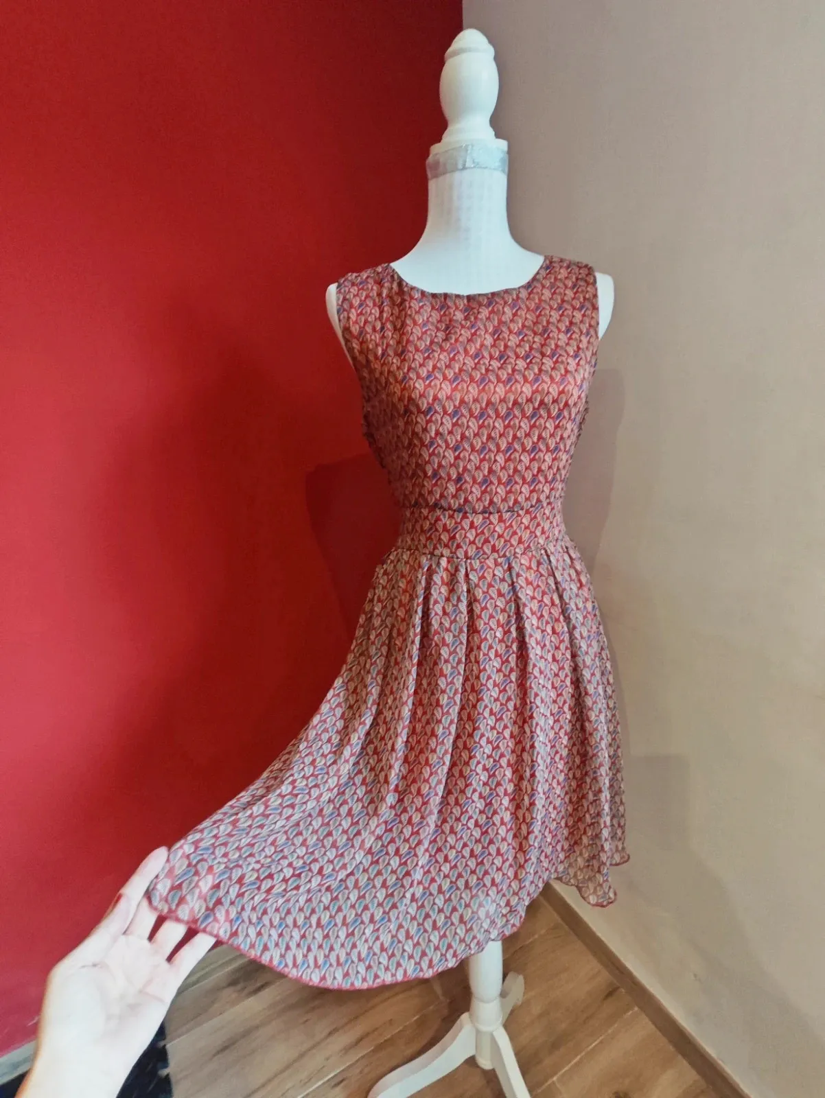 🌺 Divino vestido de gasa burdeos con florecitas tonos crema y gris con lazo atado detrás – Shikka London – taille L / 40 / 12 2