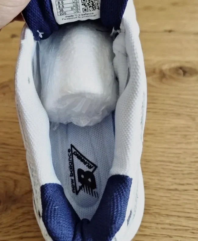 New Balance baskets blanches bleu marine
