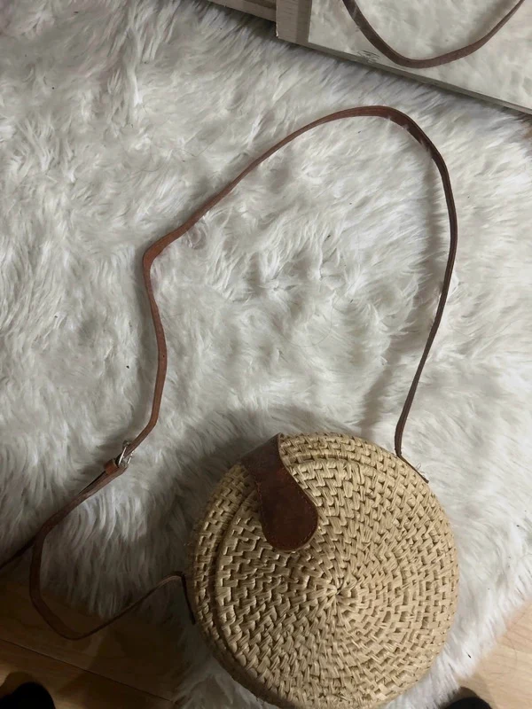 Sac de plage en bandoulière fais main en paille neuf