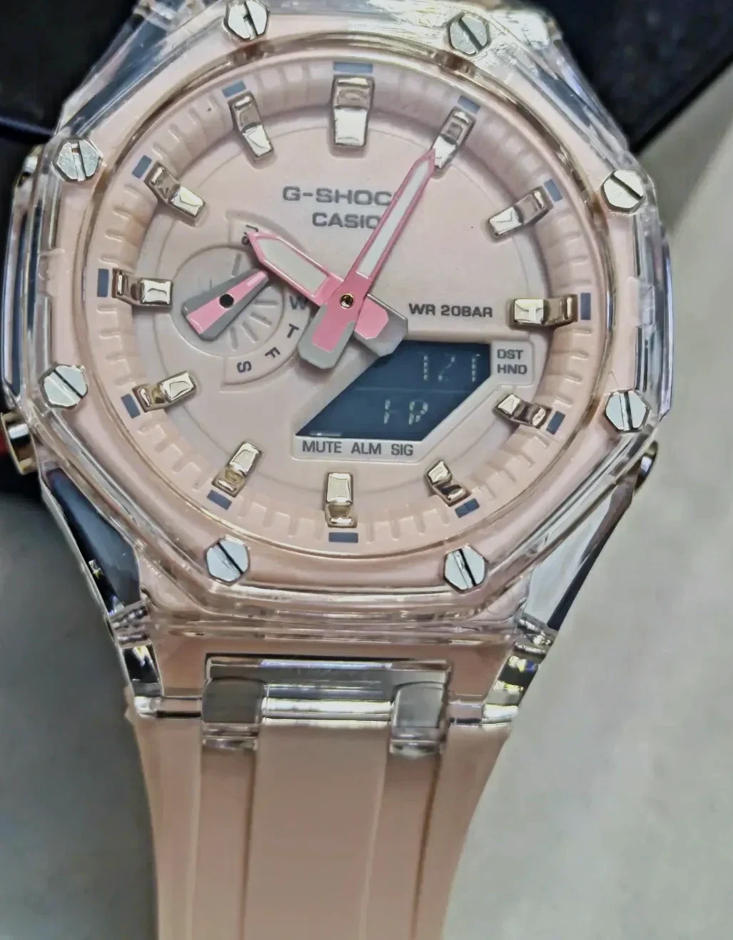 Montre G-Shock rose transparent