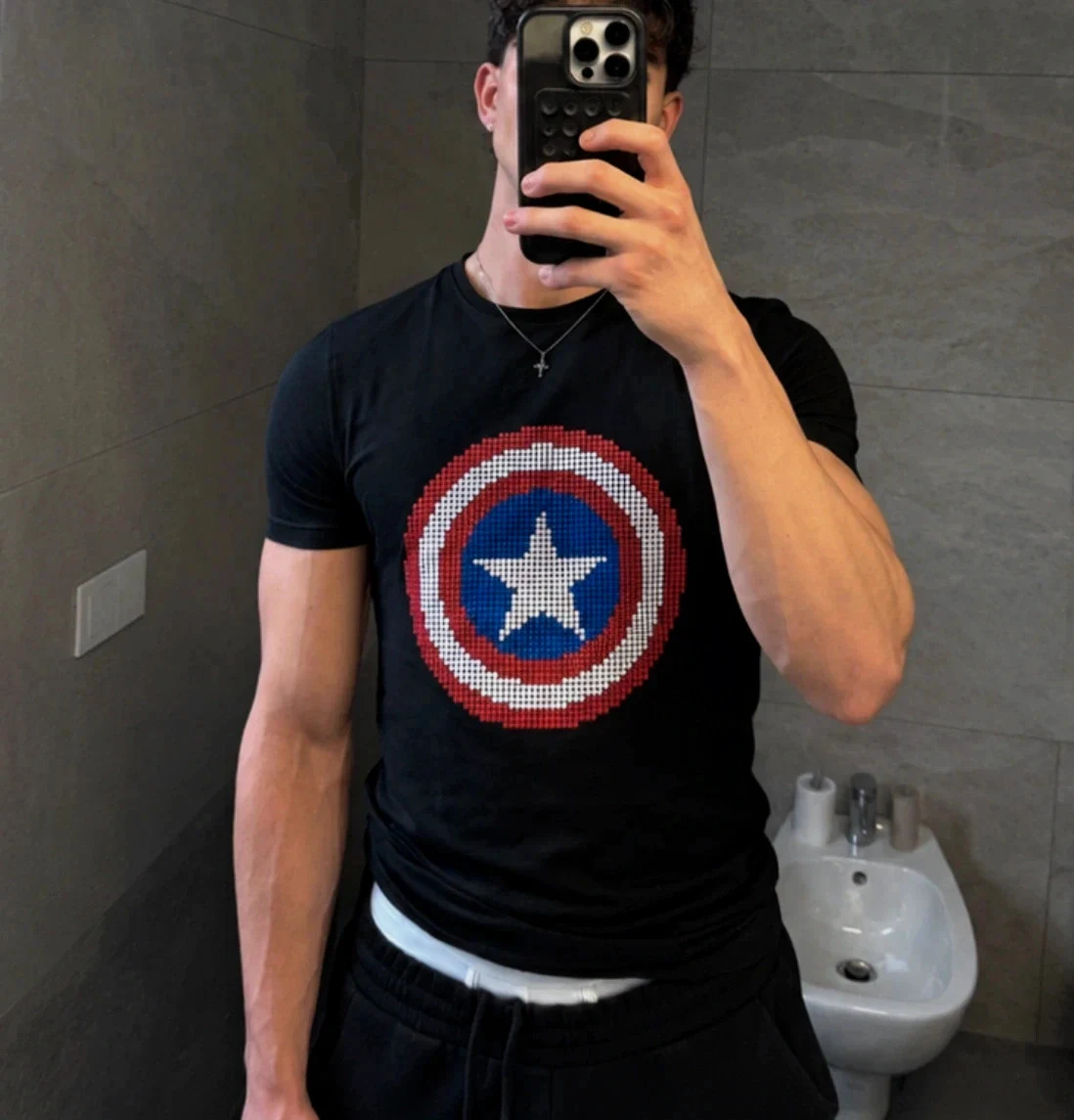 T-shirt Marvel homme taille M – Noir/Rouge – Neuf avec étiquette – Imprimé Captain America