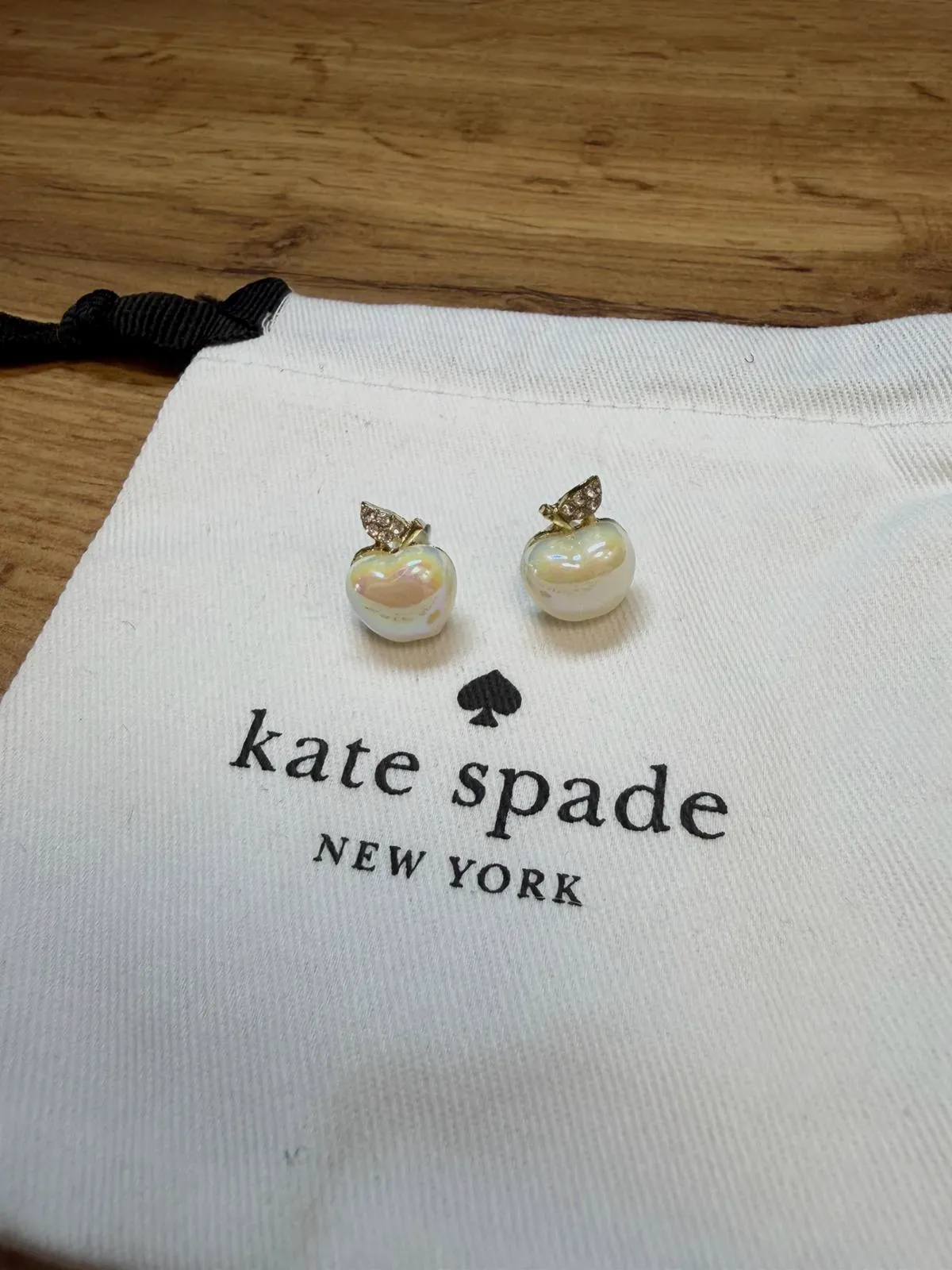 Boucles d'oreilles Kate Spade en forme de pomme nacre – Kate Spade – taille Taille unique 4