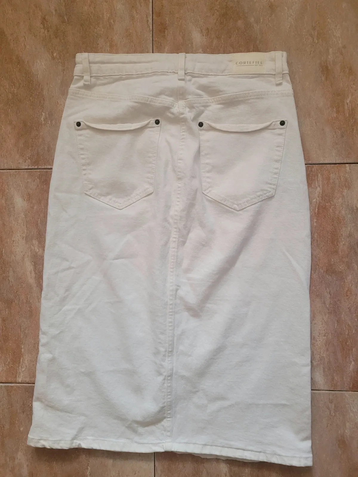 Falda vaquera midi blanca de Cortefiel - Talla M – Cortefiel – taille M / 38 / 10 2