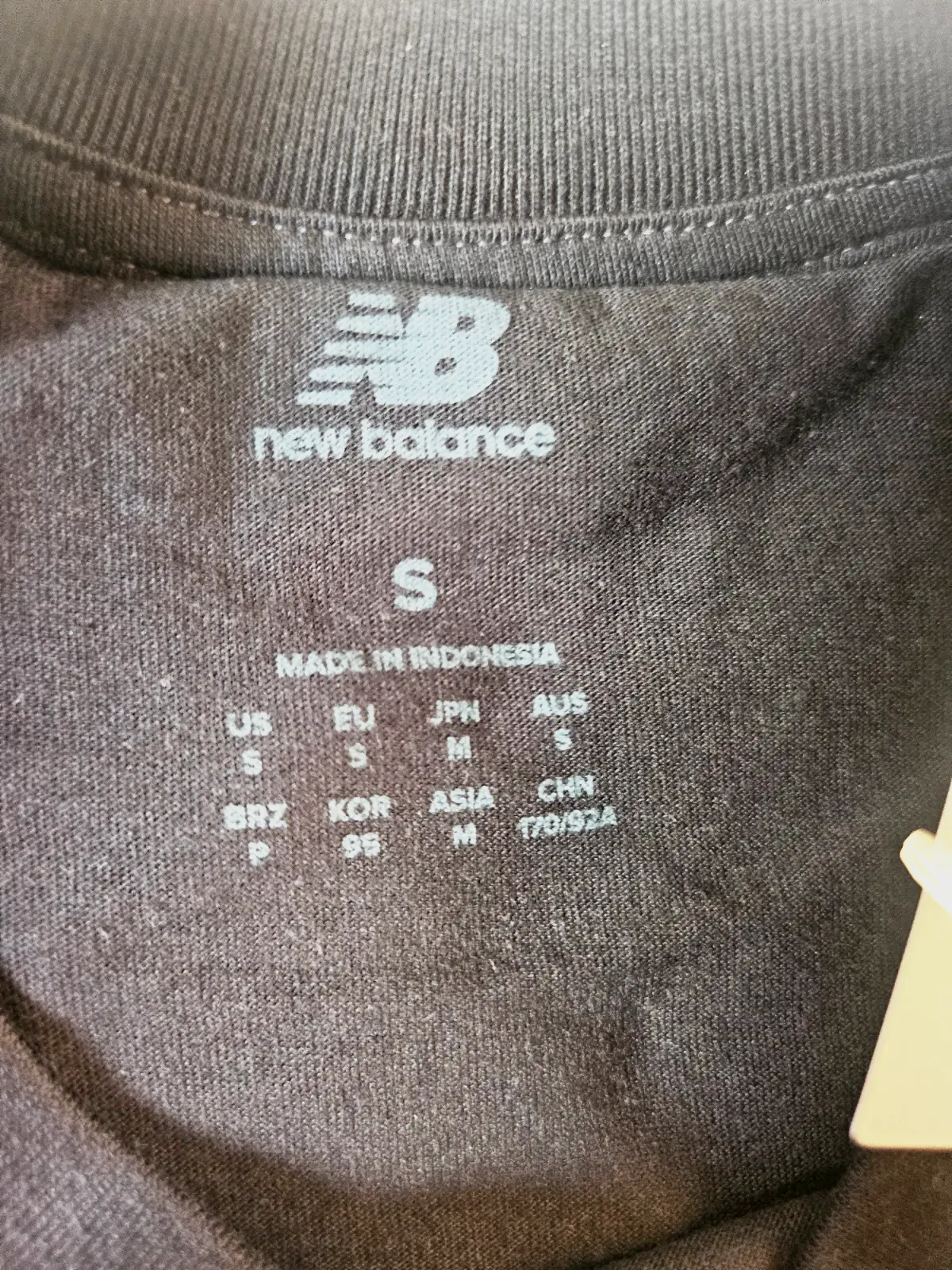 T-shirt New Balance noir taille S – New Balance – noir – taille S 2