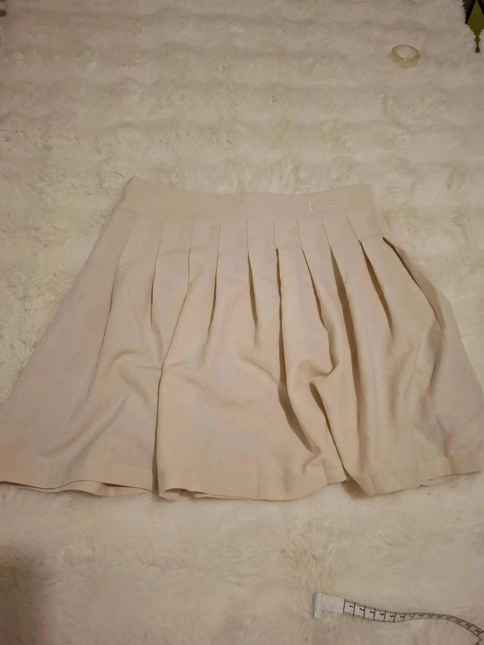 Jupe beige courte plissée Karl Kani - Taille M (bon état) – Karl Kani – taille M / 38 / 10