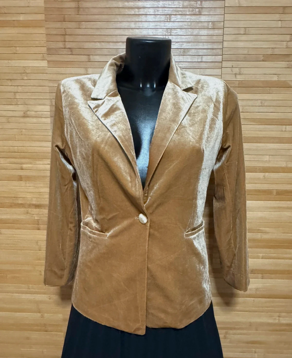 Divino blazer terciopelo de Molly Bracken talla S 😍