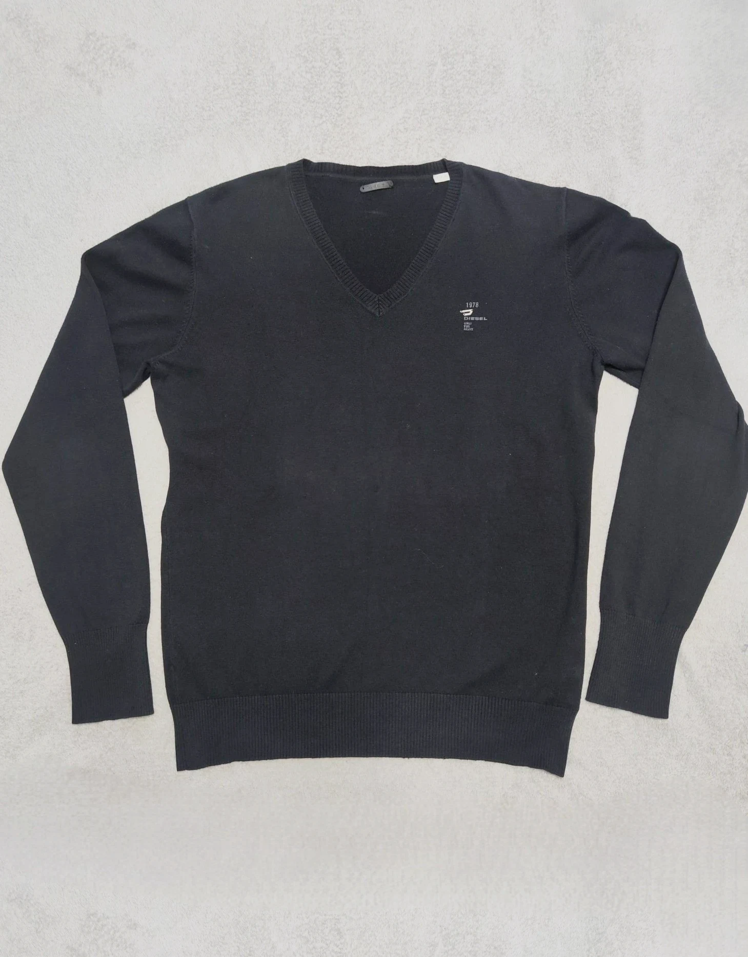 Pull col V Diesel noir en maille fine