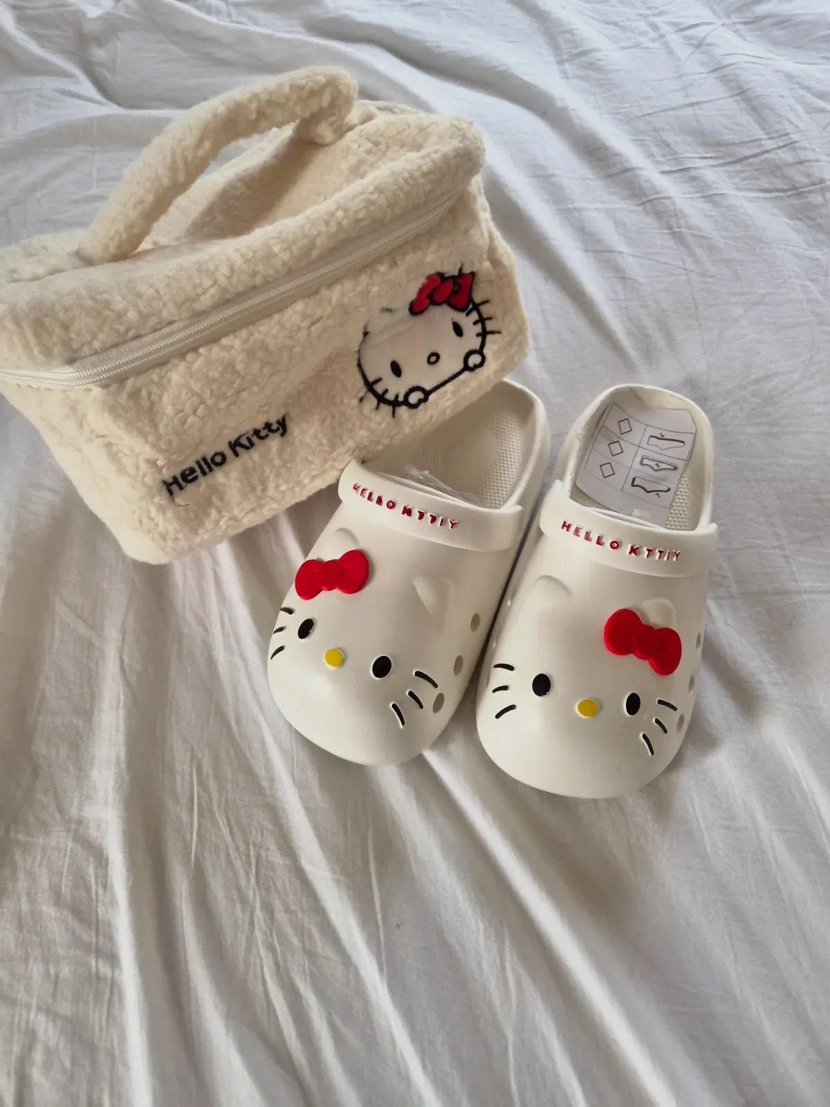 Sabots Hello Kitty blancs avec trousse assortie – Sanrio – taille EU 38 4