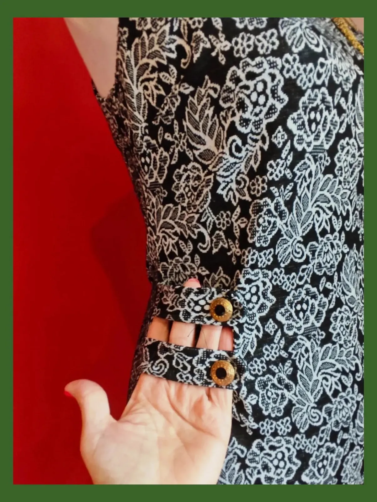 🌺 Estiloso vestido sin mangas negro con estampado floral blanco – CelopWoman – taille S / 36 / 8 4