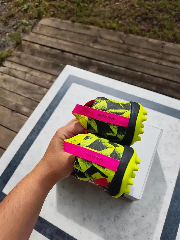 Chaussures de football Adidas Glitch Out – adidas – noir, rose, jaune fluo – taille 42,5 4