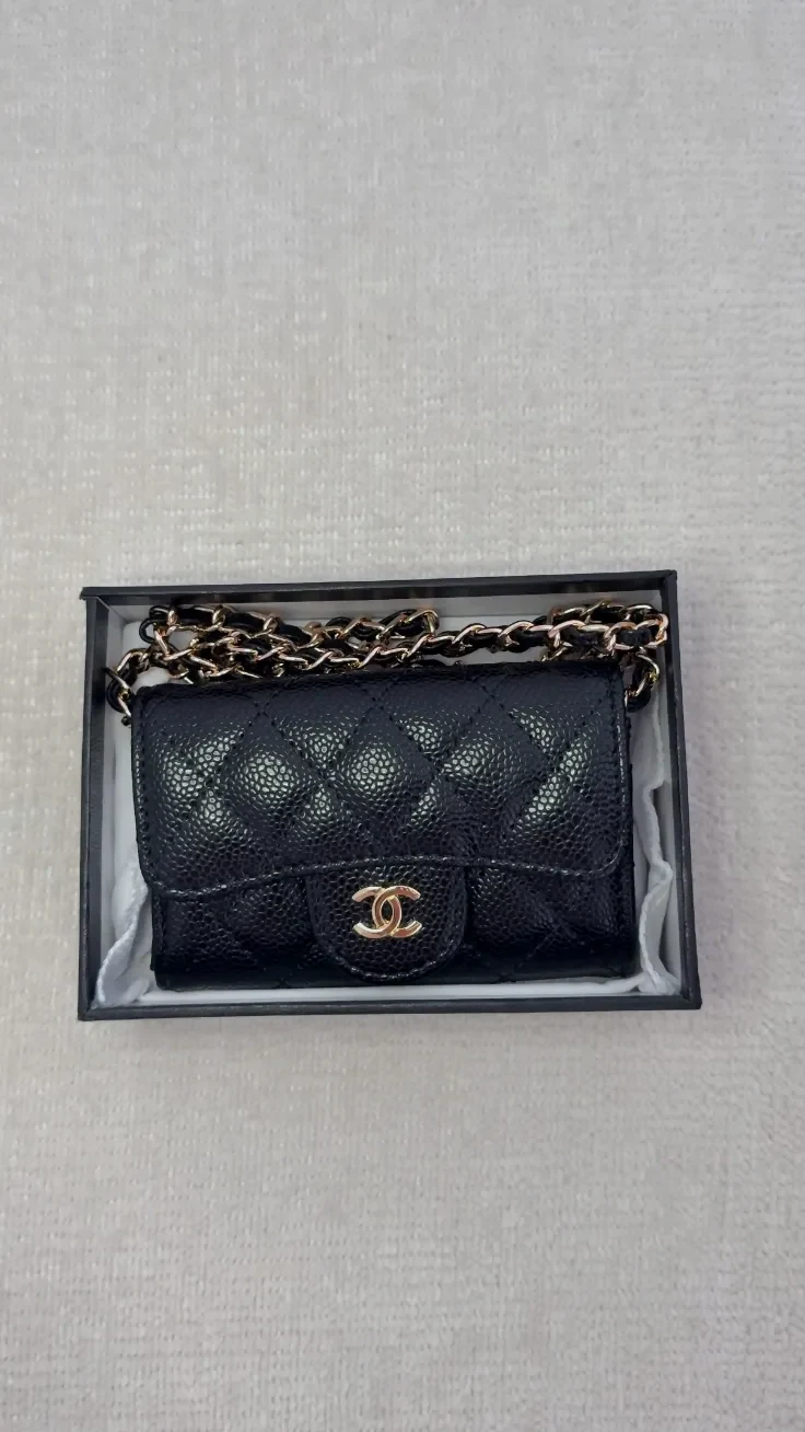 Porte-cartes chaîne Chanel cuir matelassé noir