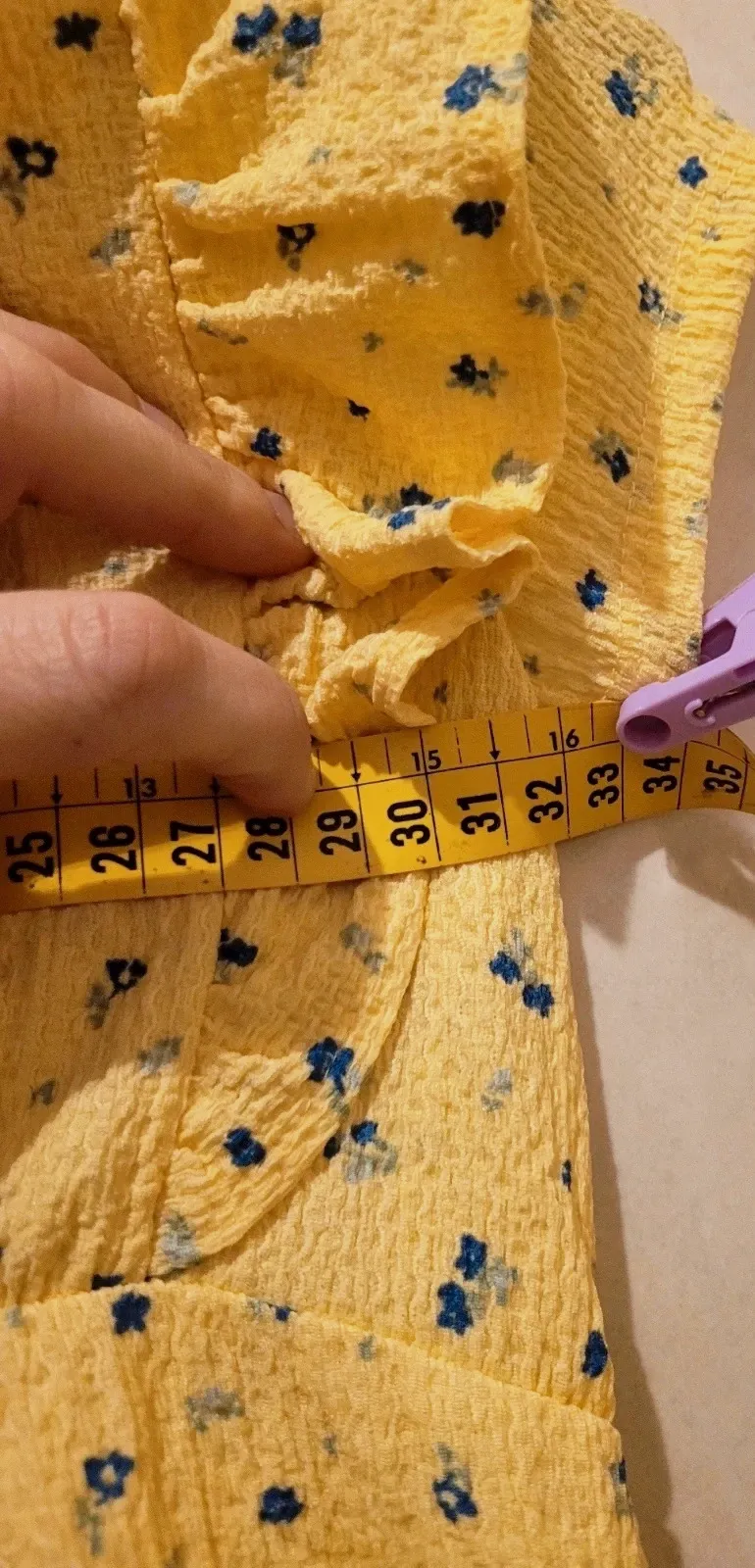 Vestido amarillo viral con flores para niña (3-4 años) – Dunnes Stores – taille 3 ans / 98 cm 4