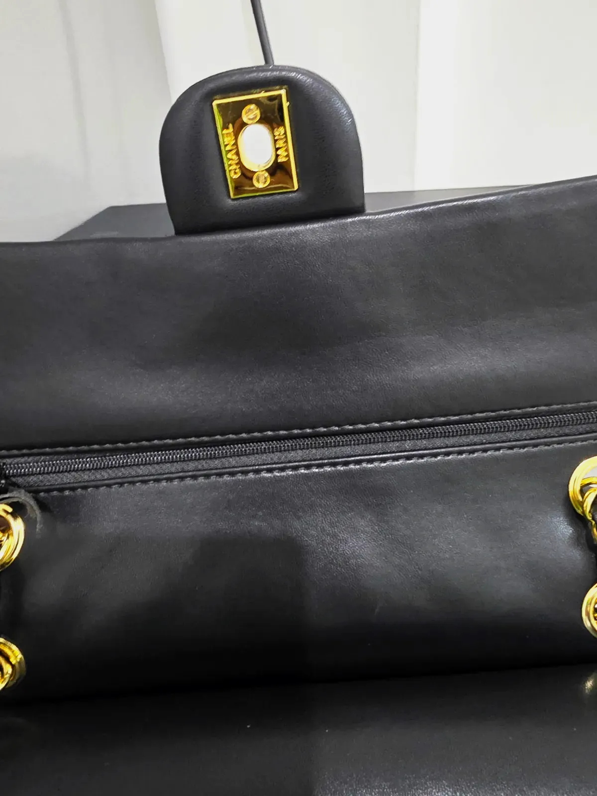 Chanel Flap Bag Matelassé Noir Chaîne Dorée – Chanel – noir – taille Taille unique 6