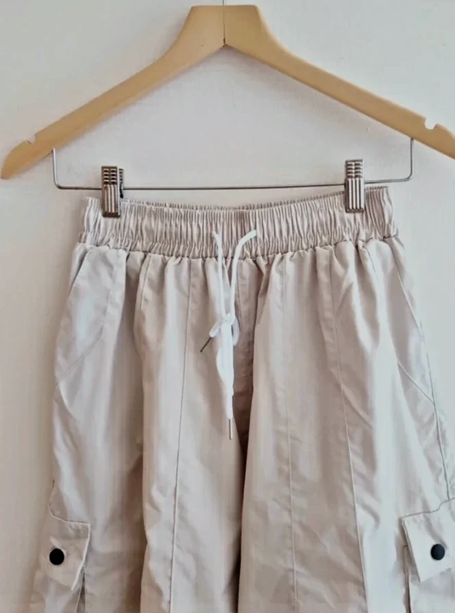 Pantalon cargo beige clair taille élastique