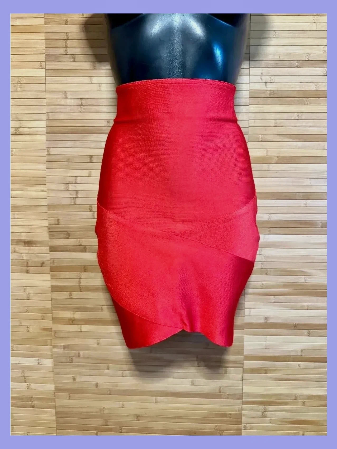 Divina falda tubo bondage , color rojo , talla L , marca Manosque 😍