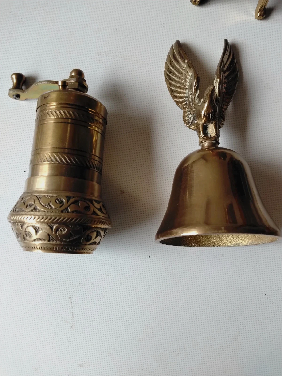 Lot laiton vintage ancien : moulin poivre épices clochette cloche aigle