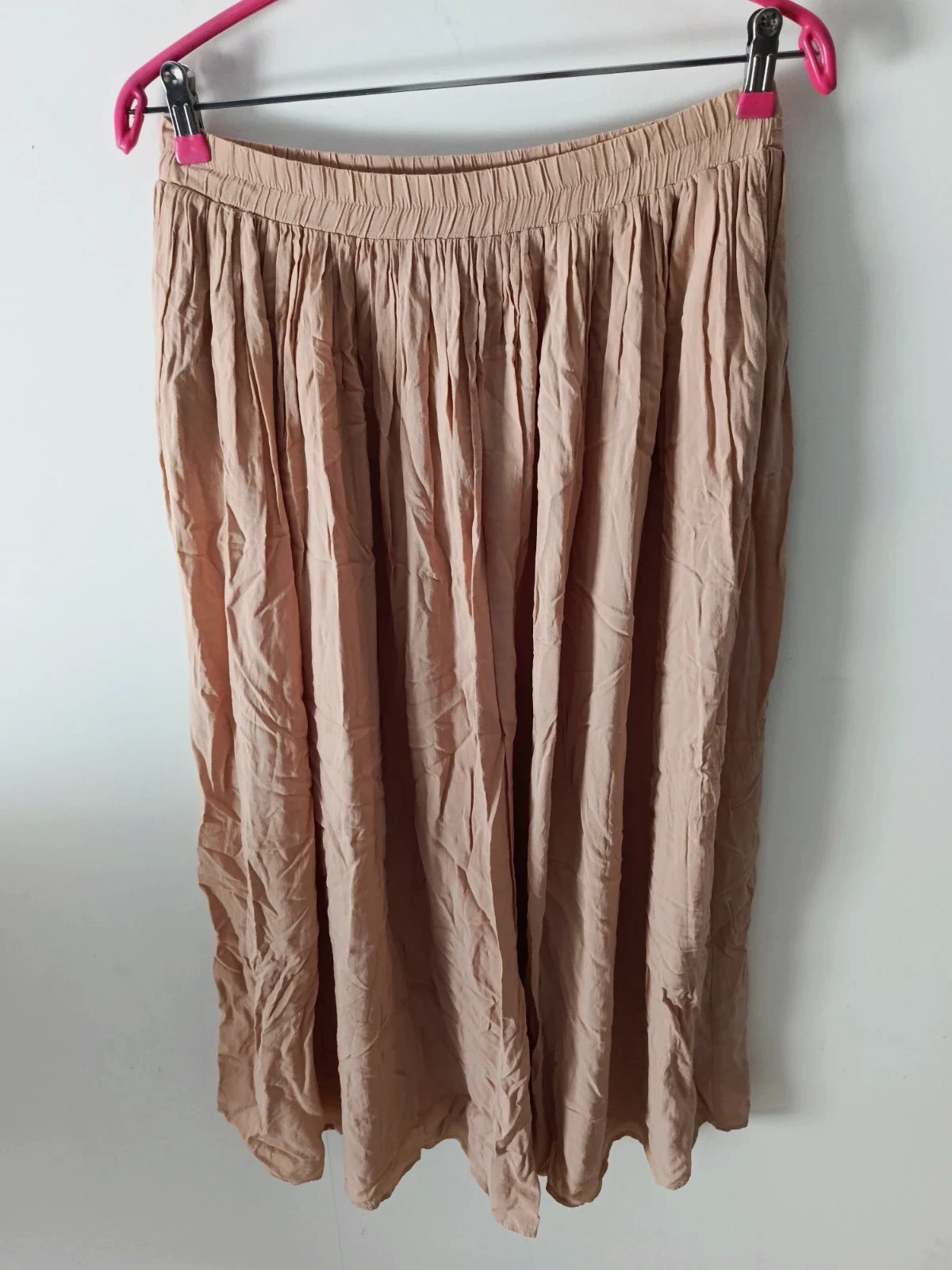 💛Je vends cette jolie jupe longue de couleur beige💛