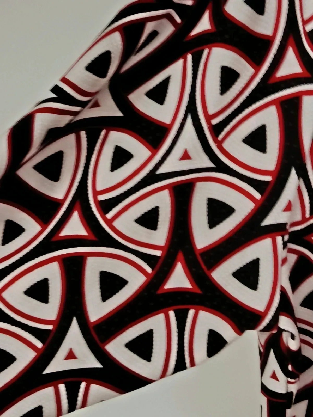 Camiseta dibujos geométricos XL🔥🔥 – fabricado en España – taille XL / 42 / 14 4