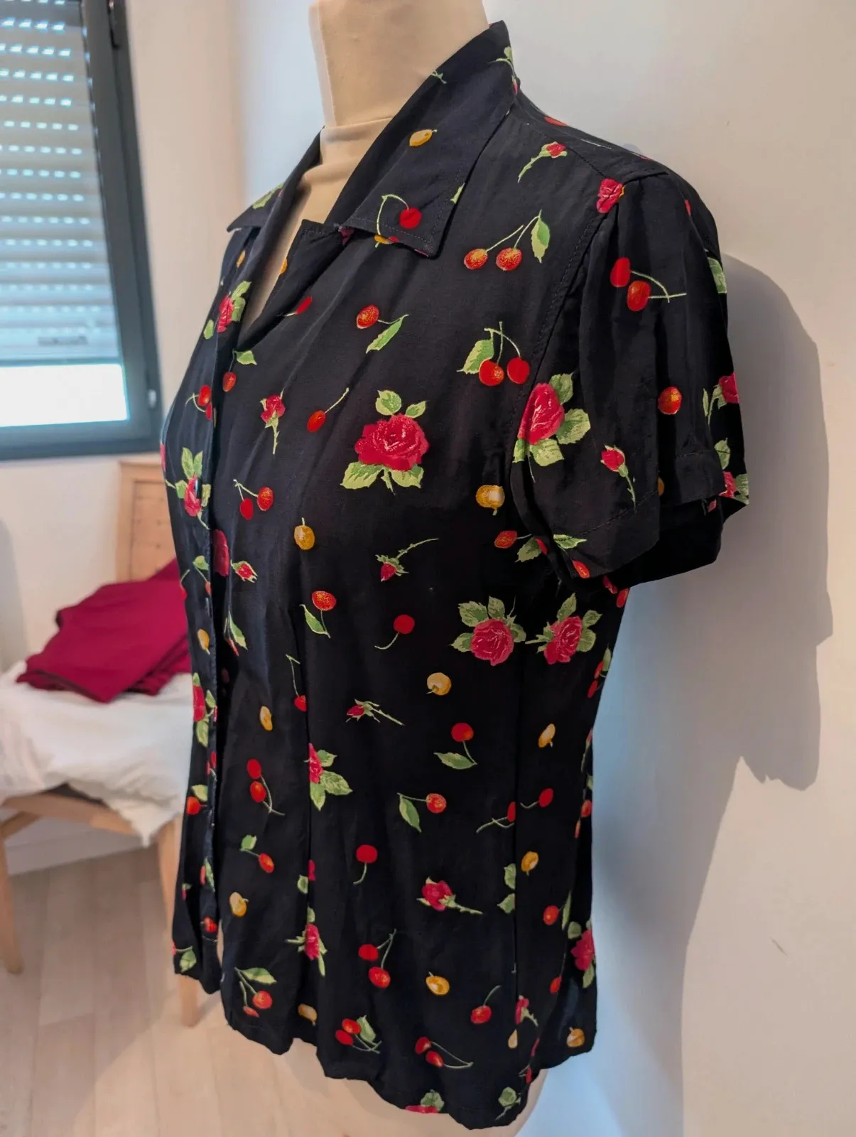 Chemisier vintage motifs cerises année 88 Claude St Genest Taille 36/38 – Claude Saint Genet – taille M / 38 / 10 2