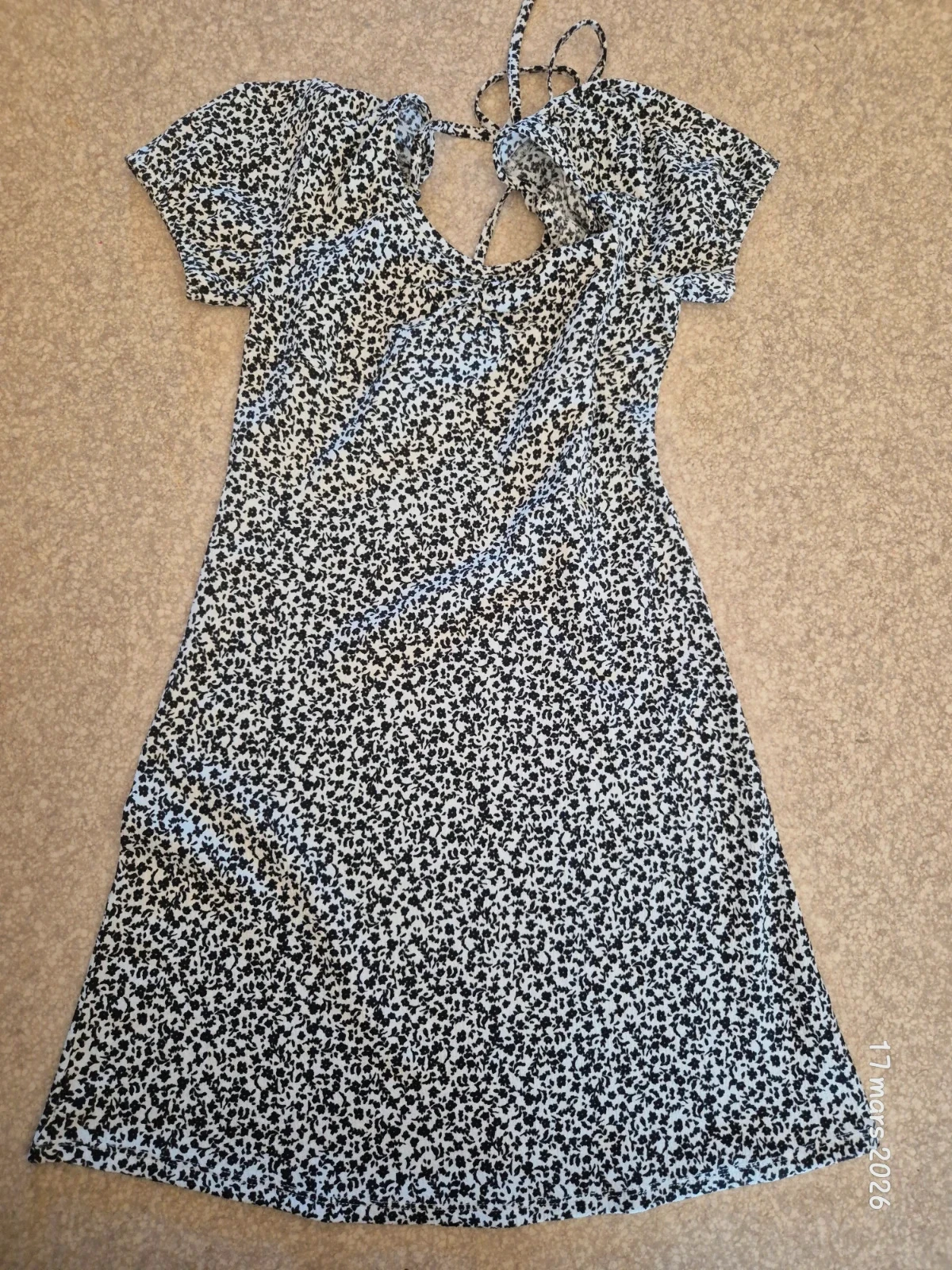 Jolie robe courte kiabi taille s- neuve