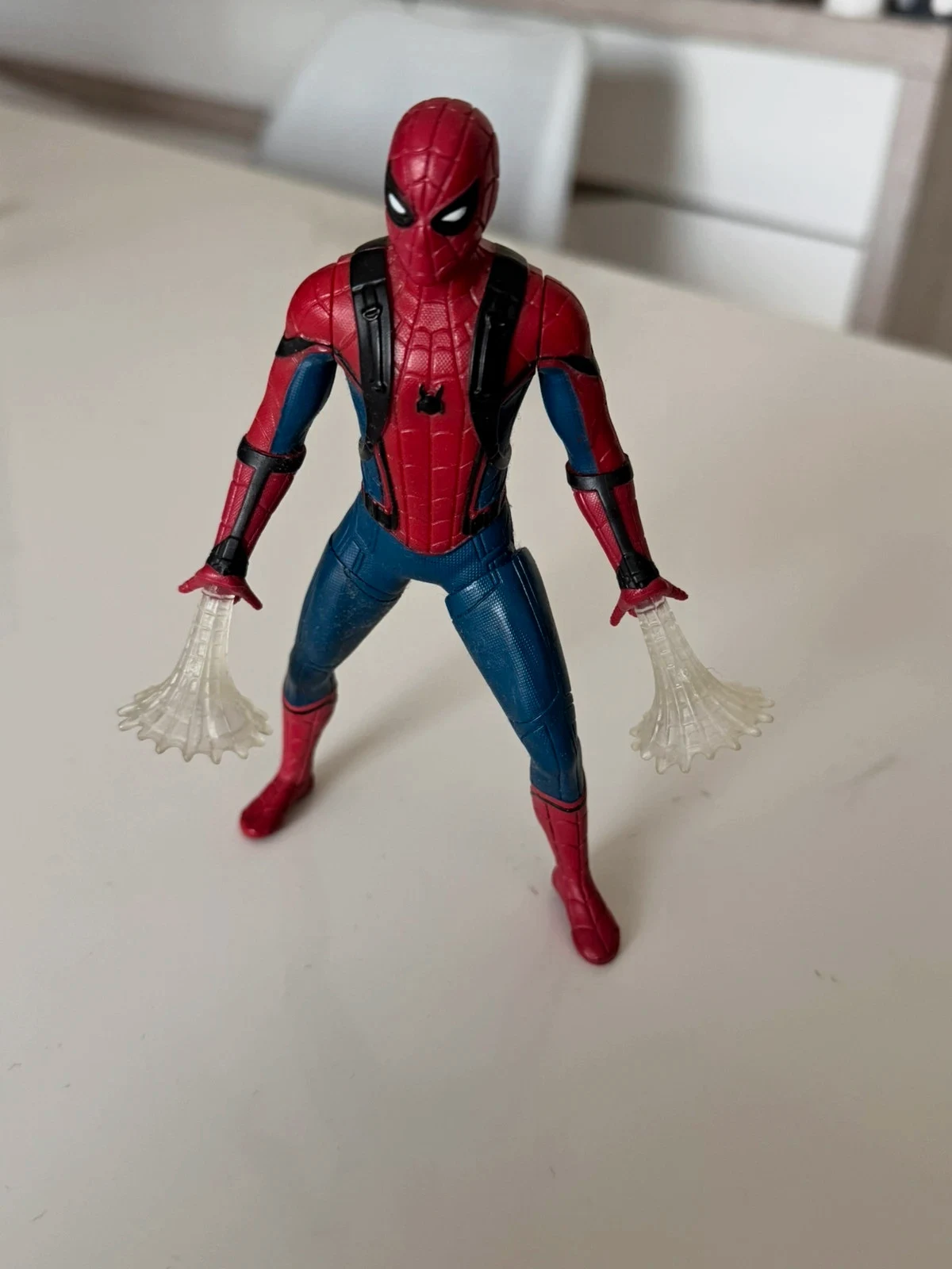 Figurine articulée Marvel Spiderman Homecoming 15cm ( Lights Up ) 2016
