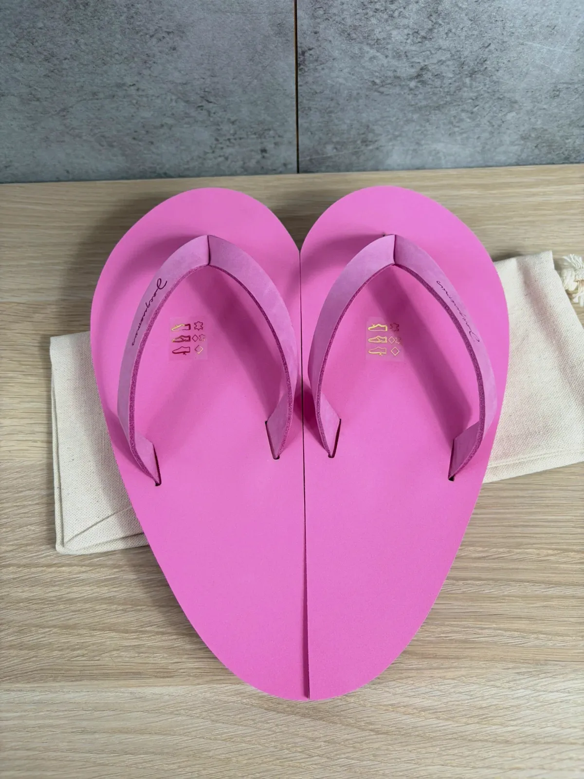 Jacquemus femme Les Tongs Cœur taille 37 sandales roses capsule Pink forme cœur collector – Jacquemus – taille 37 4