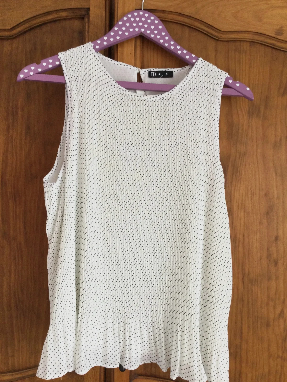 Blusa sin mangas de lunaritos