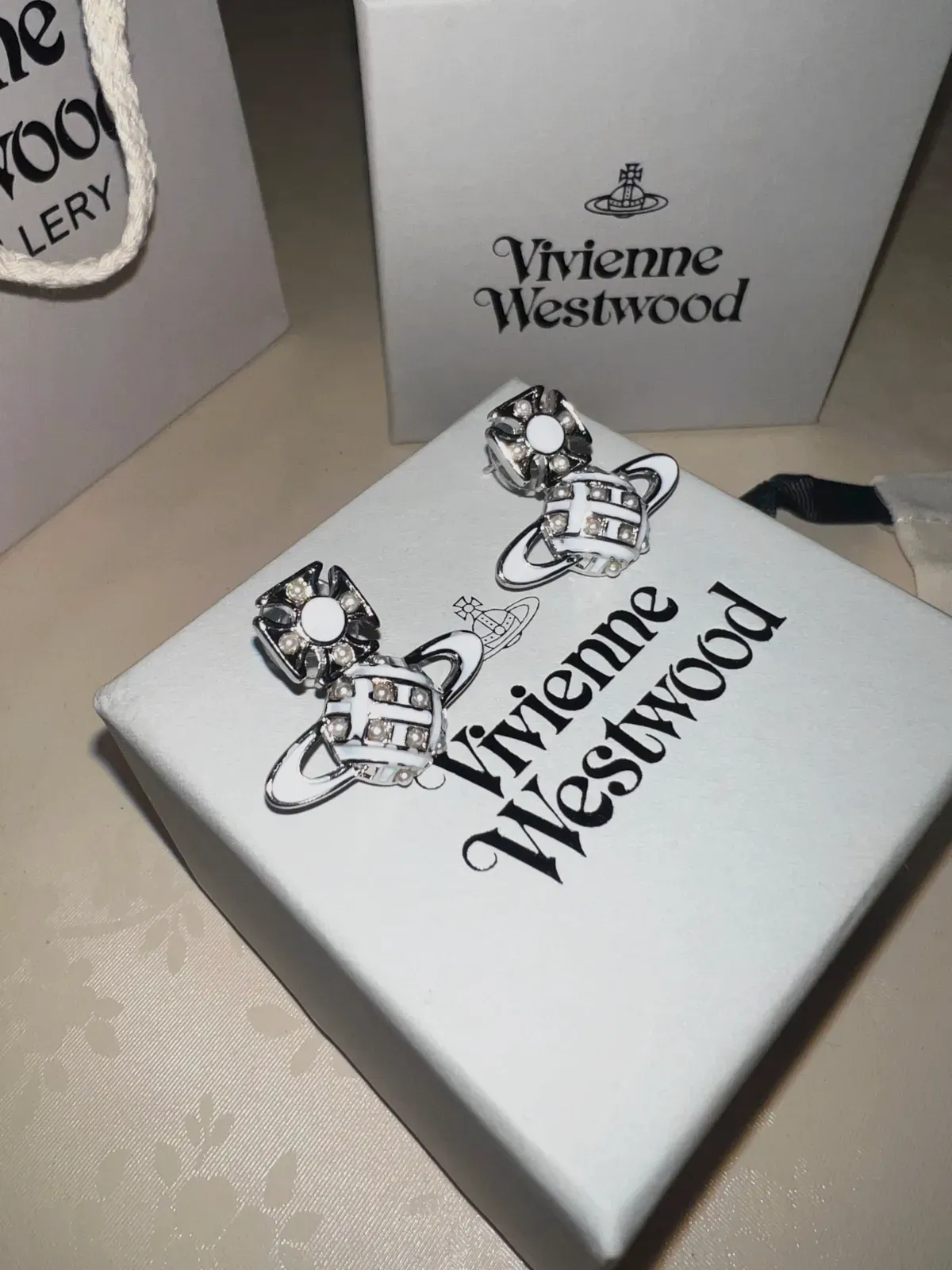 Boucles d'oreilles Vivienne Westwood orb argentées – Vivienne Westwood – argenté – taille Taille unique 8