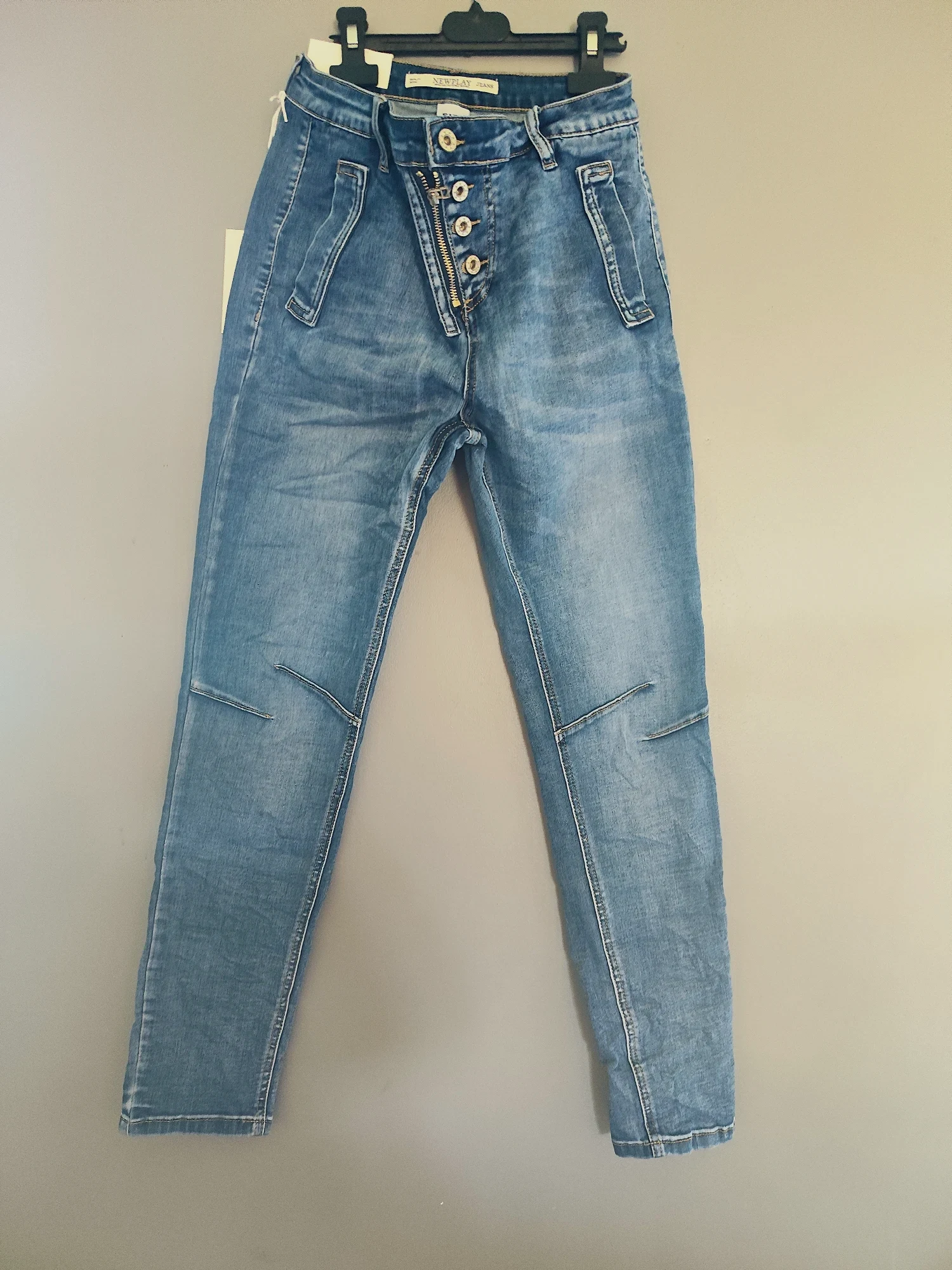 Jean effet boutonne taille 34 – Chic shop – taille 34