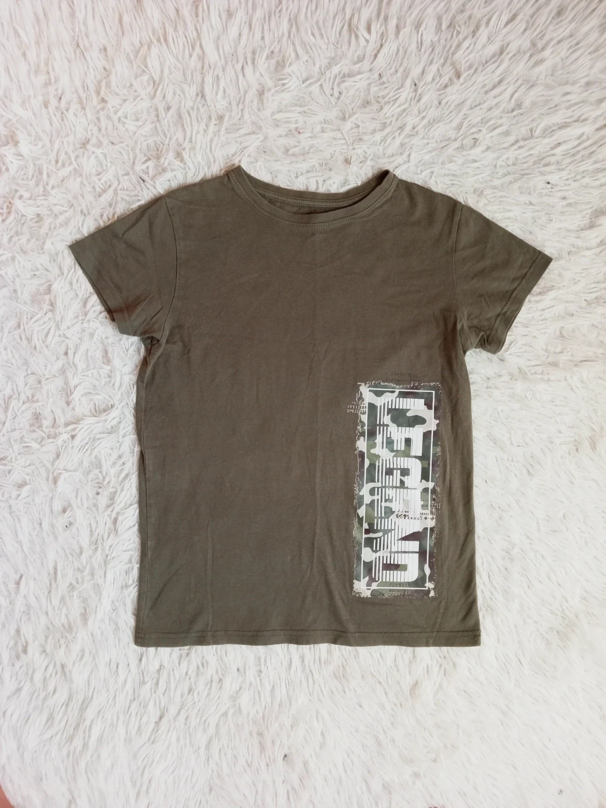 T-shirt Primark garçon 11 ans 146 cm – Kaki – Très bon état – Primark – taille 11 ans / 146 cm
