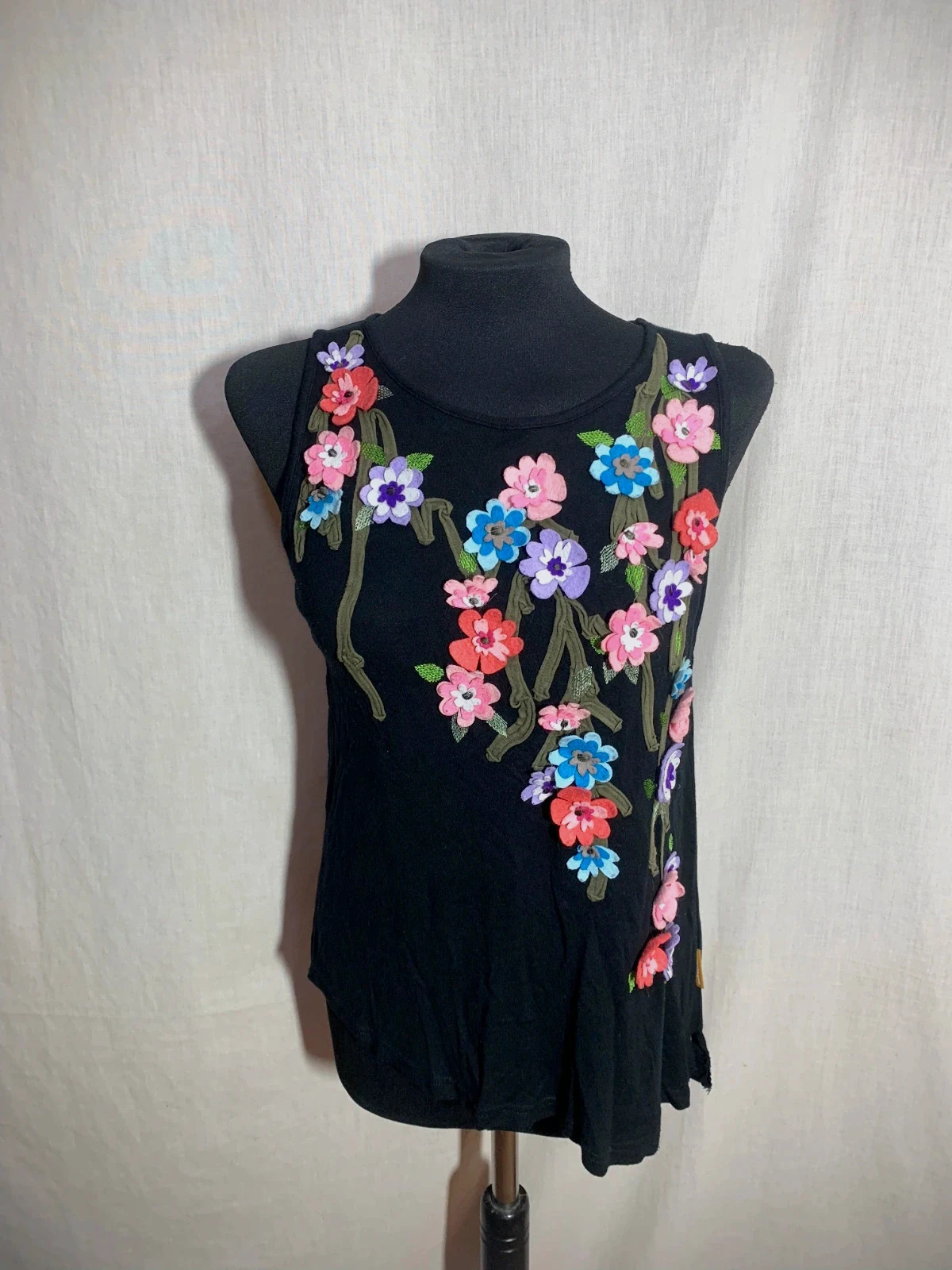 Camiseta sin Mangas de Flores | Sleeveless Floral Top