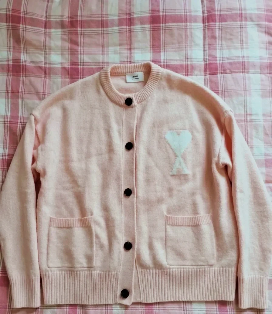 Cardigan AMI rose cœur poches
