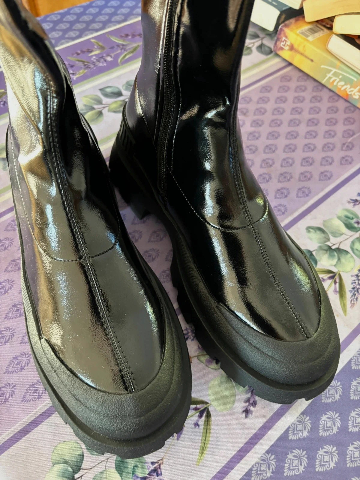 Bottes hautes vernies noires