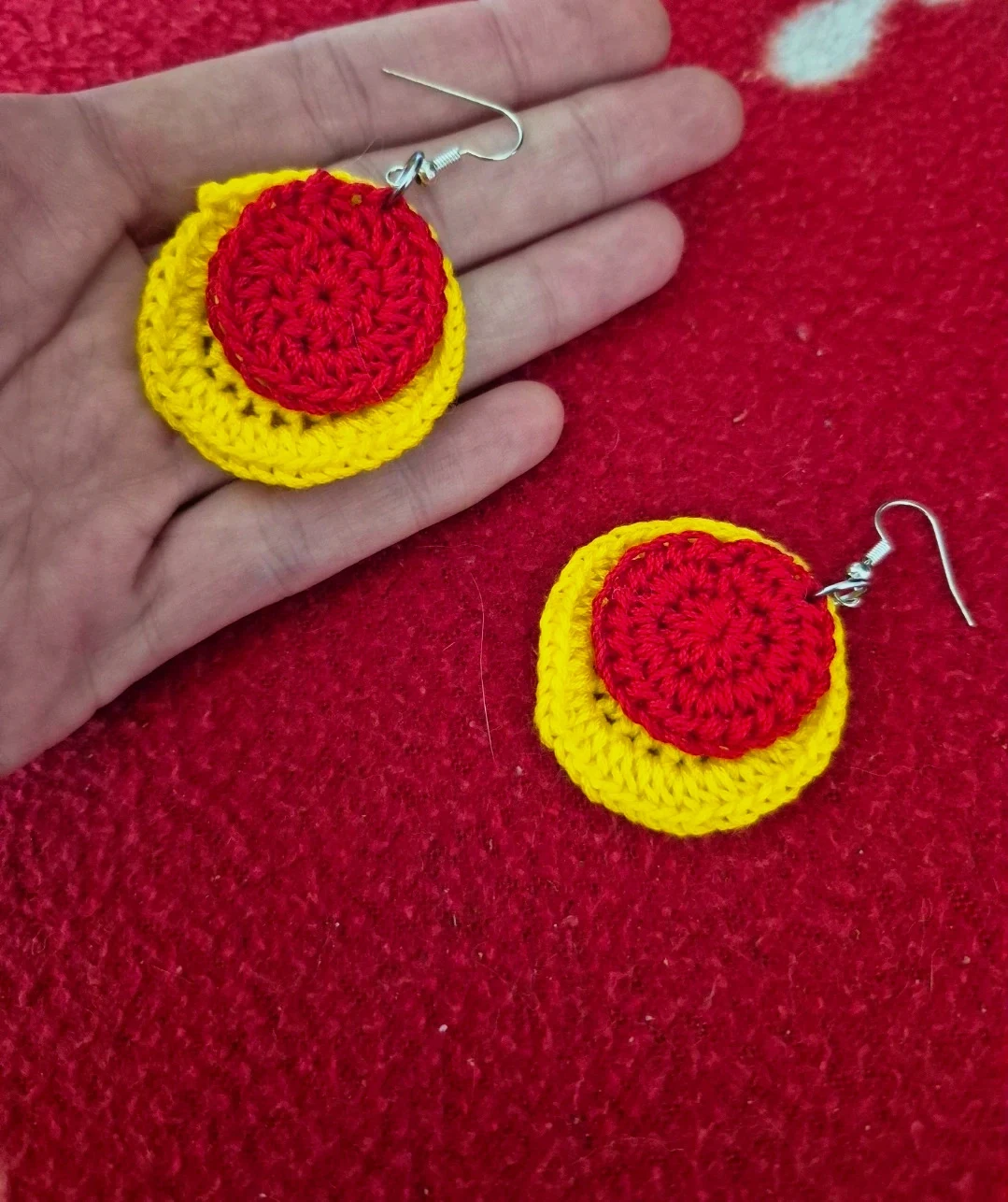 Boucles oreilles en coton . Rouge / jaune- neuf
